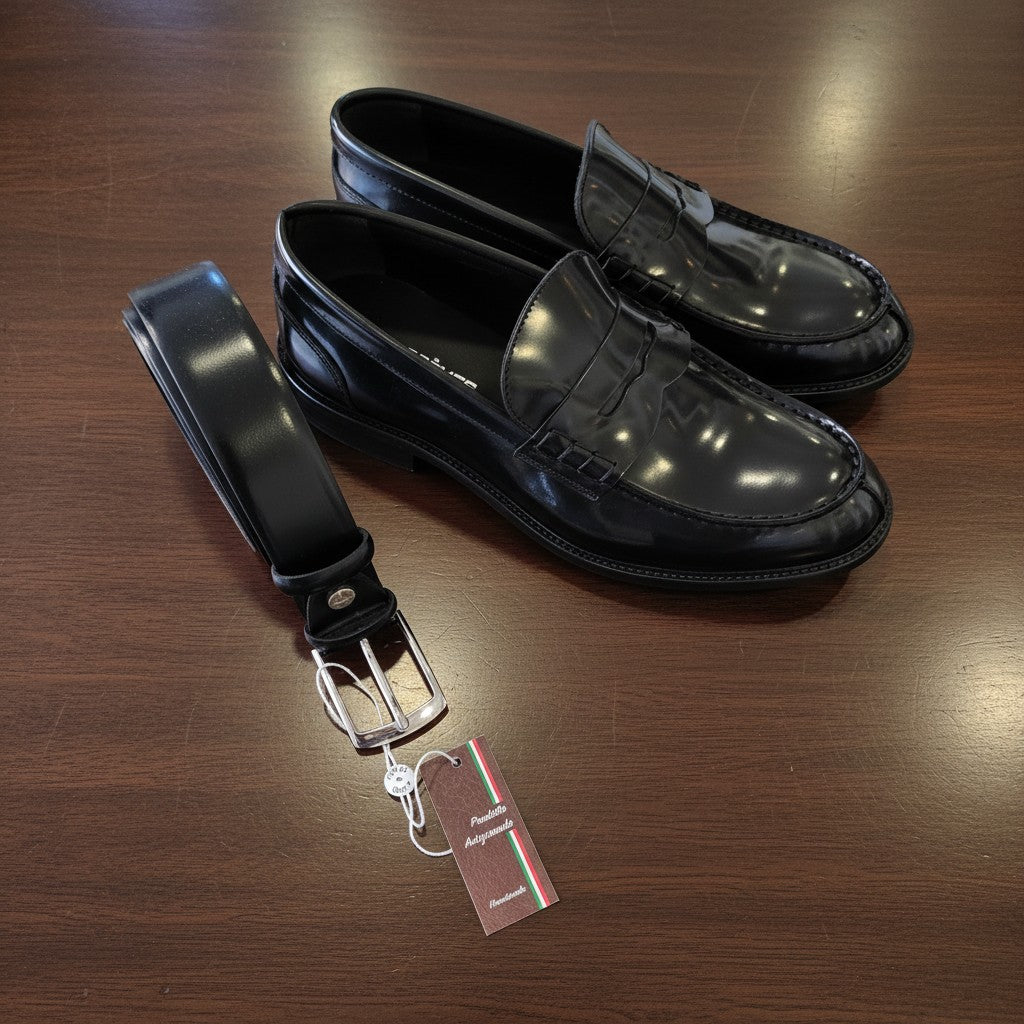 Cintura Reversibile Nero/Blu: Il Dettaglio Che Eleva il Tuo Stile