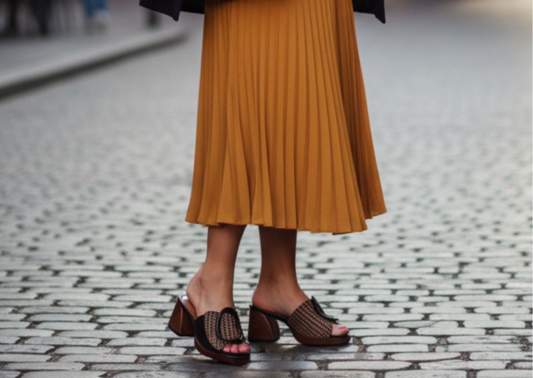 Zoccoli donna: la calzatura estiva comoda e chic da indossare ogni giorno