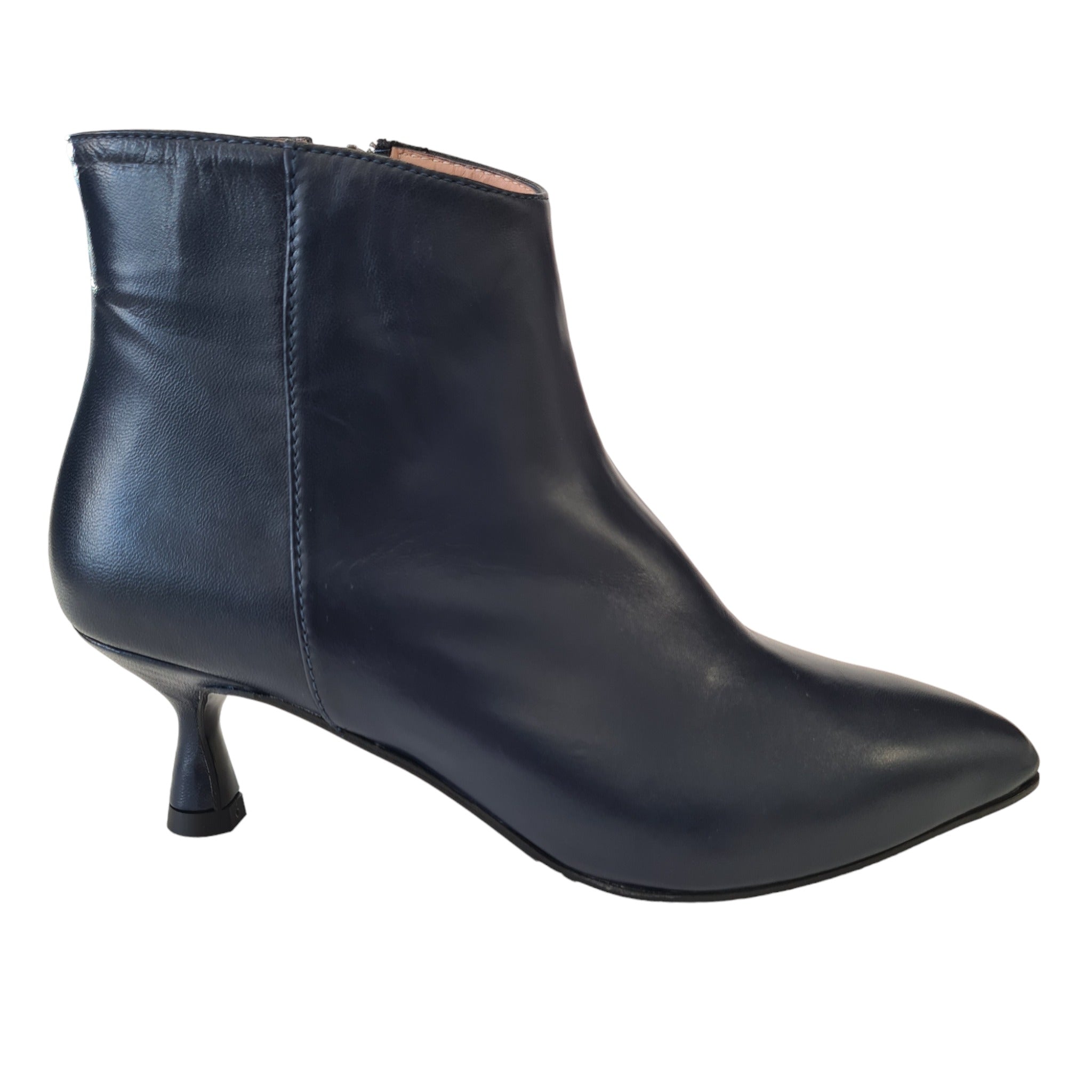 Andrea Pinto Tronchetto Donna Blu – Offidani - Main Image